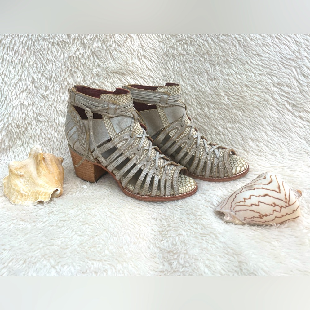 Freebird Beige Multi Wazee - Size 7 - image 1